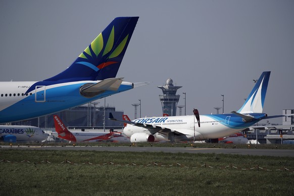 FILE - Airplanes are parked on the tarmac at the international airport of Orly, in Orly, south of Paris, Wednesday, April 1, 2020. (AP Photo/Francois Mori, File)
France-Paris-Airport-Breakdown