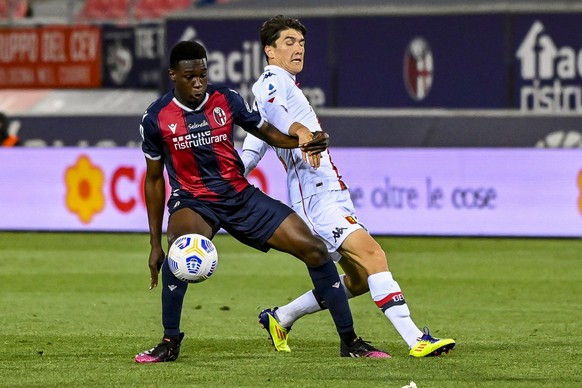 Amey Wisdom Bologna Eldor Shomurodov Genoa during the Italian Serie A match between Bologna 0-2 Genoa at Renato Dall Ara Stadium on May 12, 2021 in Bologna, Italy. Noxthirdxpartyxsales PUBLICATIONxNOT ...