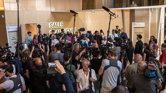 epa10041625 Lawyers and participants enter the courthouse on the day of the verdict&#039;s announcement of the 2015 Paris terrorist attacks, in Paris, France, 29 June 2022. The trial over the 13 Novem ...
