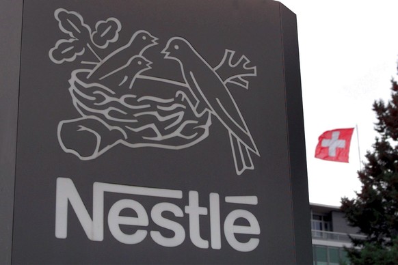 epa04344374 (FILE) A file picture dated 28 February 2002 of a Swiss flag flying over Nestle&#039;s headquarter in Vevey, Switzerland. Nestle, the world&#039;s biggest food company, said 07 August 2014 ...