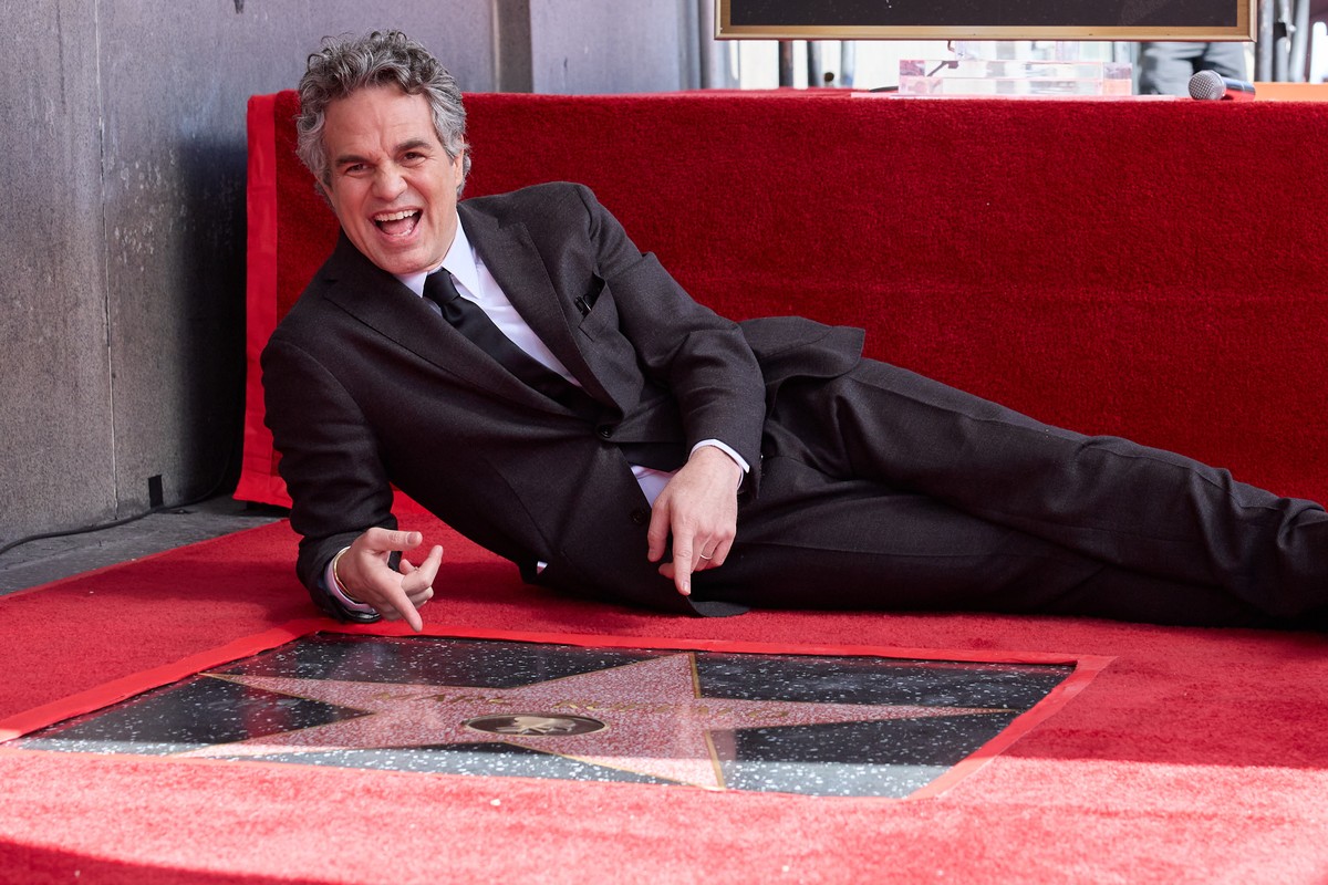 epa11138072 US actor Mark Ruffalo reacts to having his star revealed during his Hollywood Walk of Fame star ceremony in Los Angeles, California USA, 08 February 2024. Mark Ruffalo was honored with the ...