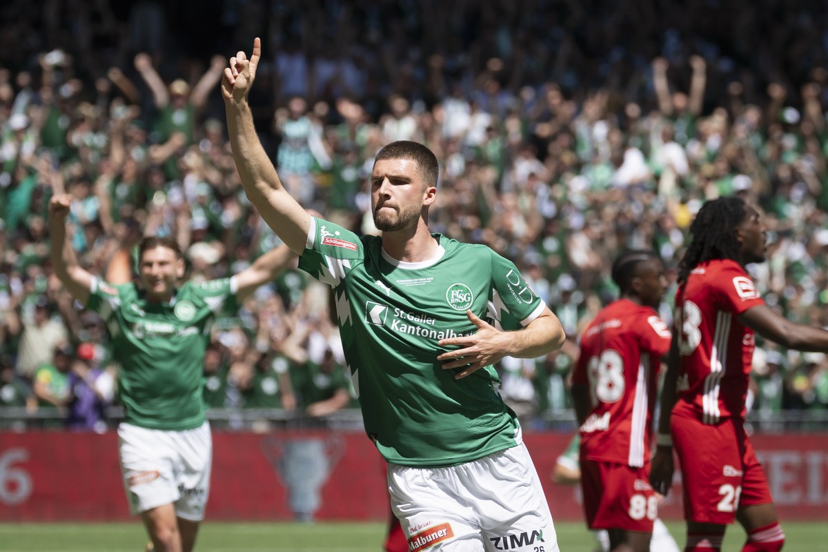 Tom Gaal (FCSG) jubelt nach seinem Tor zum 0-1 im Schweizer Fussball Cup Final zwischen dem FC Stade Lausanne-Ouchy und FC St. Gallen, am Sonntag, 24. Mai 2026, im Stadion Wankdorf in Bern. (KEYSTONE/ ...