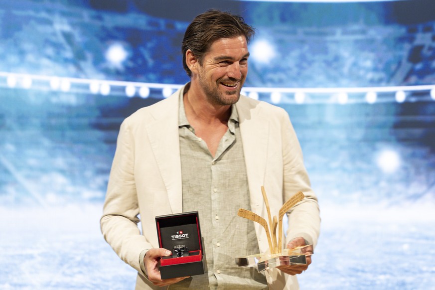 MVP Playoffs Reto Berra (Fribourg) bei der Awards Verleihung an der Swiss Ice Hockey Night, am Donnerstag, 30. Juli 2026, in Interlaken. (KEYSTONE/Peter Schneider)