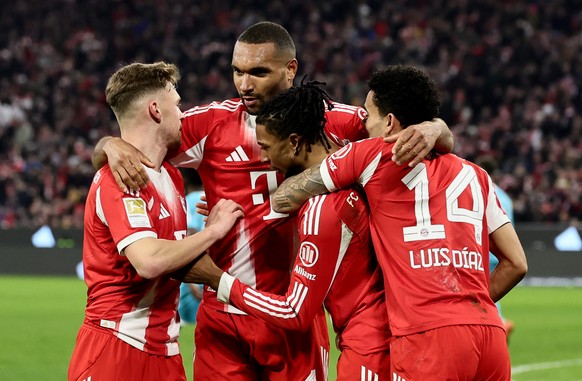 epa12717438 Luis Diaz of Munich (R) celebrates with teammates after scoring the 4-1 lead during the German Bundesliga soccer match between FC Bayern Munich and TSG Hoffenheim in Munich, Germany, 08 Fe ...