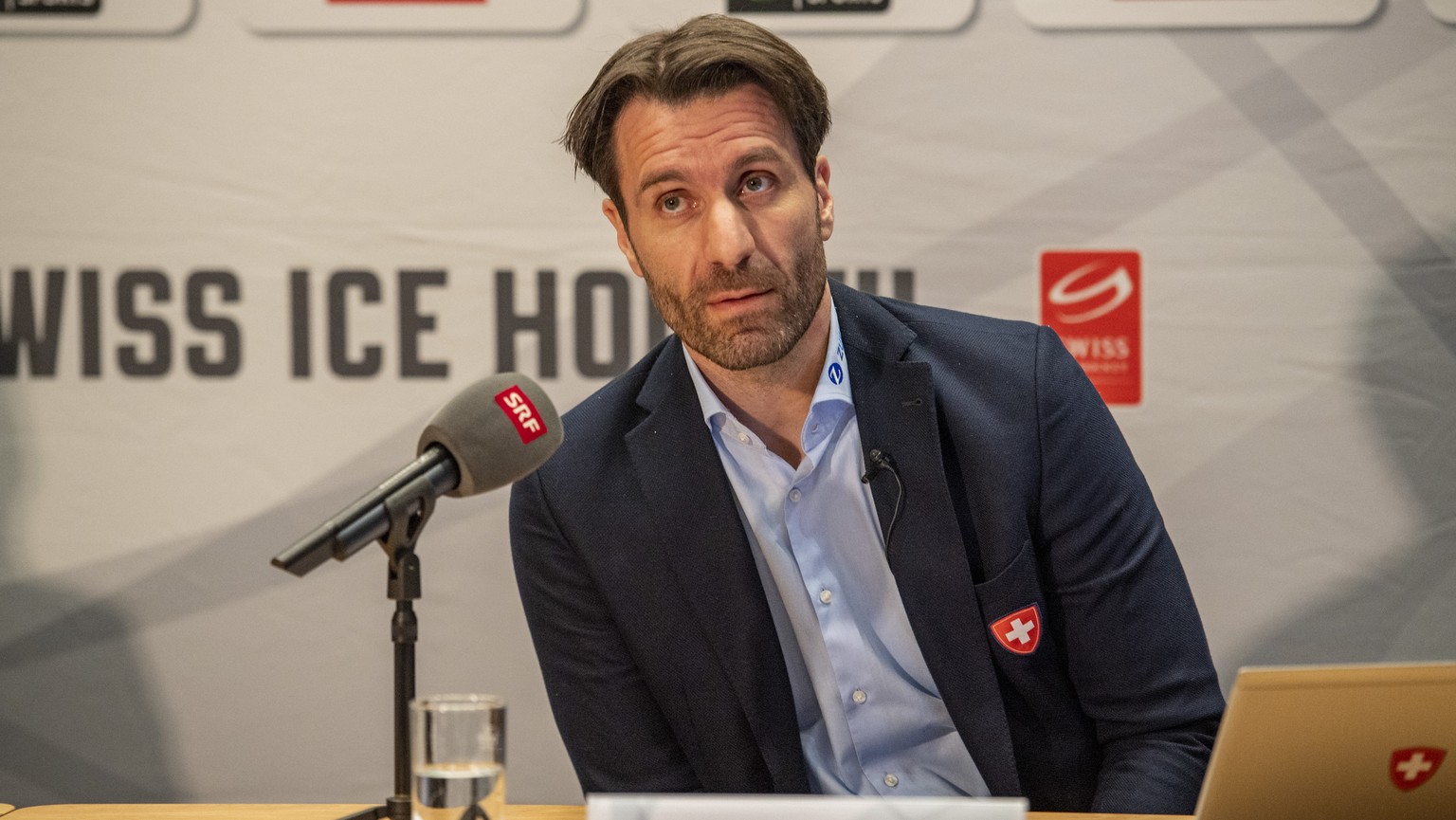 ZUM KEYSTONE-SDA-TEXT MIT LARS WEIBEL STELLEN WIR IHNEN FOLGENDES BILD ZUR VERFUEGUNG --- General Manager von Swiss Hockey, Lars Weibel waehrend einer Medienkonferenz anlaesslich der Vorbereitung zur ...
