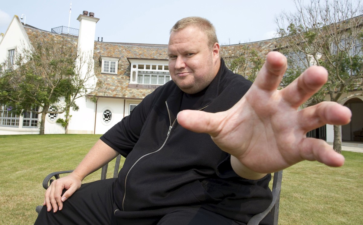 Kim Dotcom gestures towards a camera after an interview with Reuters in Auckland in this January 19, 2013 file photo. Nearly four years after dozens of black-clad police rappelled into his New Zealand ...