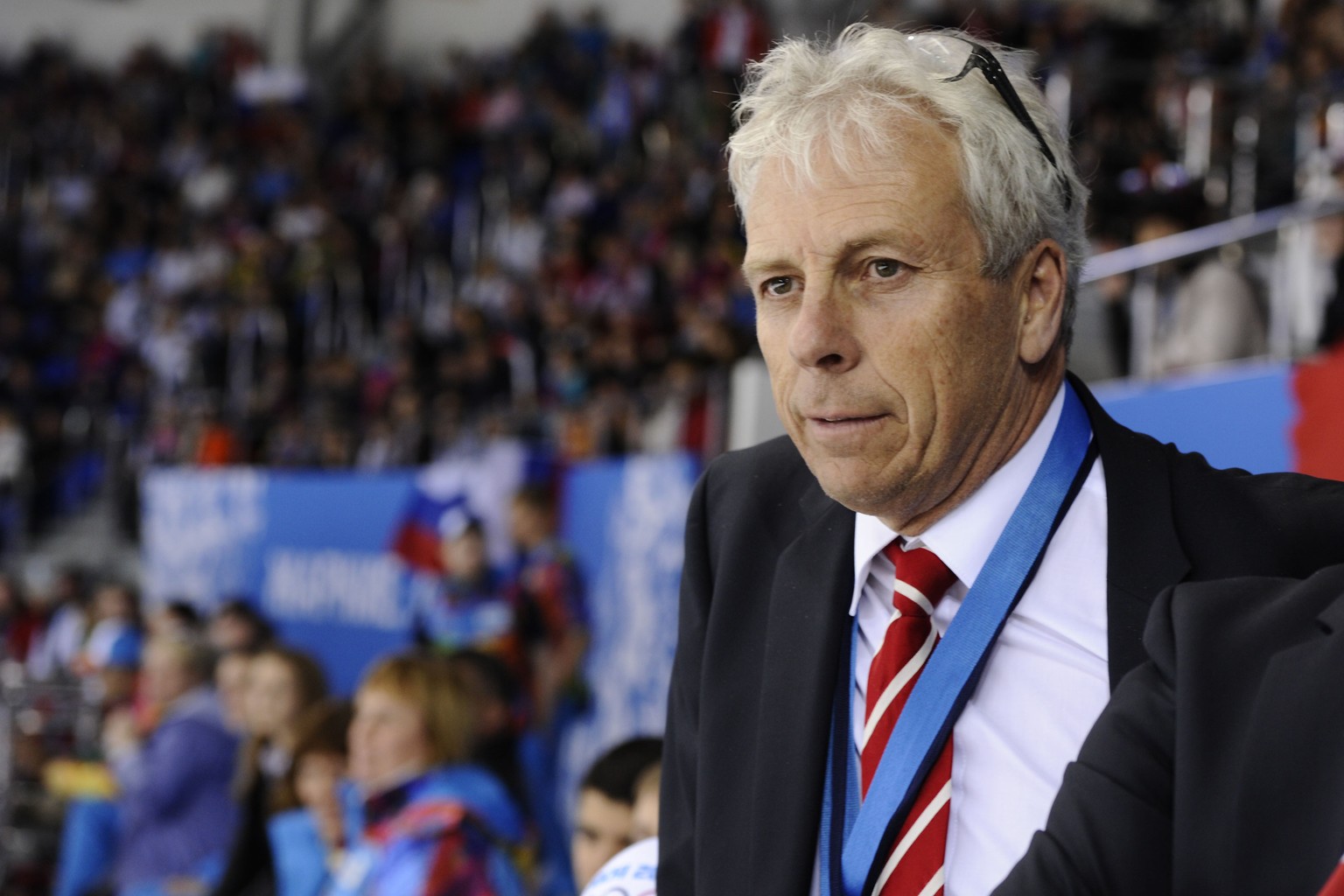 15.02.2014; Sochi; Olympische Winterspiele Sochi - Eishockey Play-offs Quarterfinals - Schweiz - Russland;
Ueli Schwarz, Direktor Leistungssport verfolgt das Spiel
(Urs Lindt/freshfocus)