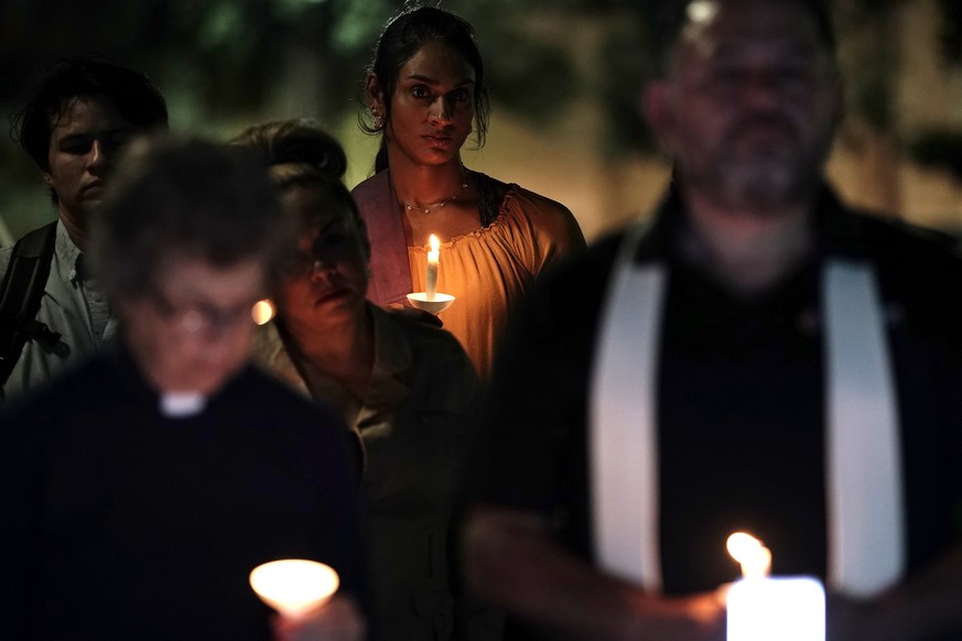 epa12223588 People hold candles during a vigil hosted by Centro San Antonio for those who have died in the flooding across Texas in San Antonio, Texas, USA, 07 July 2025. The death toll from the flood ...