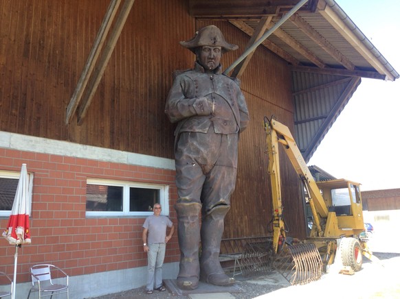 Napoleon in Übergrösse steht in der Gemeinde Raperswilen (TG).