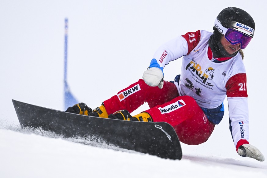 Ladina Jenny of Switzerland action during qualifying at the FIS Alpine Snowboard Parallel Giant Slalom race, on Saturday, January 8, 2022, in Scuol, Switzerland. (KEYSTONE/Gian Ehrenzeller)