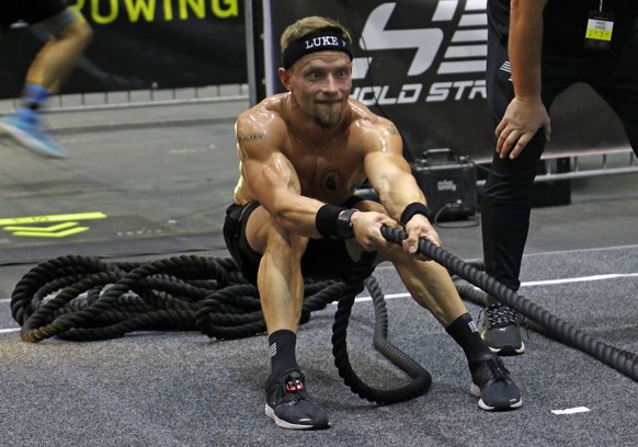 Sport Bilder des Tages Lukas Storath W�rzburg ist Weltrekordhalter im Fitness-Wettbewerb Hyrox und siegte bei der Veranstaltung 2019 in den Hamburger Messehallen. *** Lukas Storath W�rzburg is world r ...