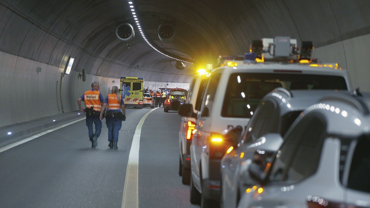 Autofahrerin-stirbt-bei-Frontalkollision-im-Balmenraintunnel-SG