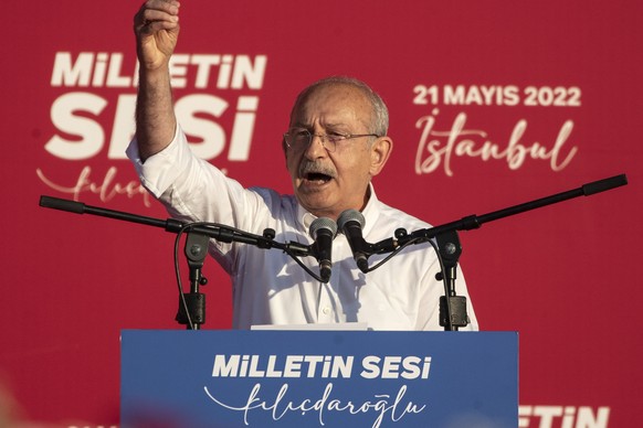 epa09963792 Main opposition Republican People&#039;s Party (CHP) leader Kemal Kilicdaroglu speaks during an anti-government rally in Istanbul, Turkey, 21 May 2022. EPA/ERDEM SAHIN