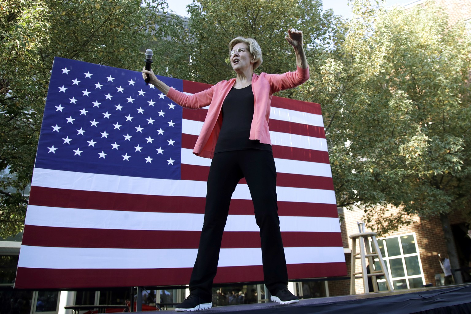 Democratic presidential candidate Sen. Elizabeth Warren, D-Mass., takes the stage at a campaign event, Wednesday, Sept. 25, 2019, in Keene, N.H. (AP Photo/Elise Amendola)
Elizabeth Warren