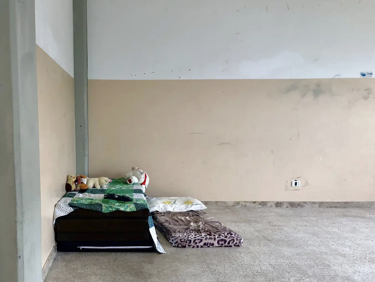 Beirut, Libanon: Ein Bett in der Notunterkunft.