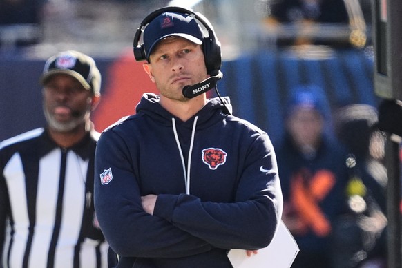 Chicago Bears head coach Ben Johnson stands on the sidelines during the first half of an NFL football game against the Pittsburgh Steelers, Sunday, Nov. 23, 2025, in Chicago. (AP Photo/Nam Huh)
Ben Jo ...