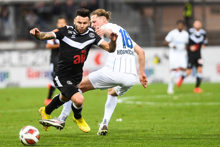 From left, Lugano's player Renato Steffen and Zuerich's player Marc Hornschuh, during the Super League soccer match FC Lugano against FC Zurich, at the Cornaredo Stadium in Lugano, Sunday, November 6, ...