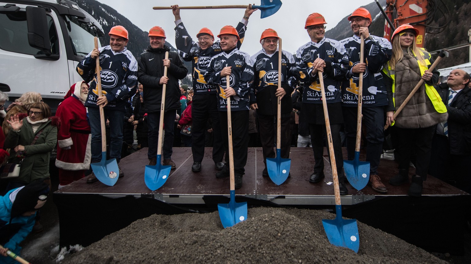 Carlo Croci, Valascia Immobiliare SA, Filippo Lombardi, Praesident HC Ambri Piotta, Denis Vaucher, Direktor Swiss Ice Hockey, Bundesrat Ueli Maurer, Architekt Mario Botta, Valerio Jelmini, Buergermeis ...