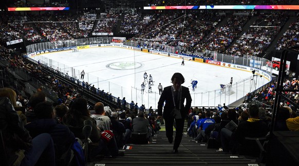 epa05948576 Interior view of the Accors Hotel Arena during the 2017 IIHF Ice Hockey World Championship group B preliminary round match between Finland and France in Paris, France, 07 May 2017. EPA/PET ...