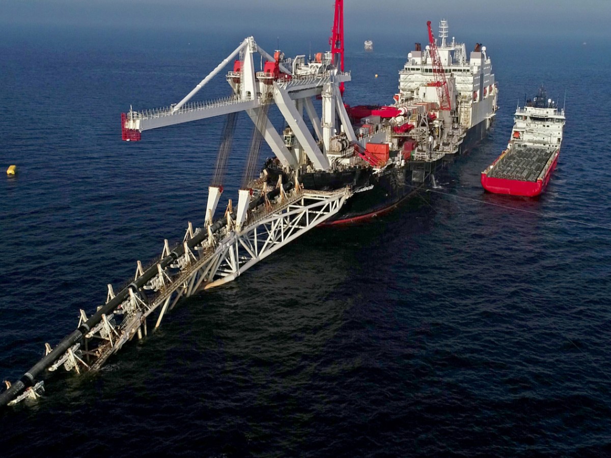 Das Verlegeschiff "Audacia" des Offshore-Dienstleisters Allseas mit Sitz in der Schweiz verlegt in der Ostsee vor der Insel Rügen Rohre für die Gaspipeline Nord Stream 2. (Archivbild)