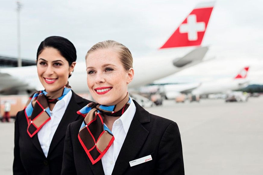 Gibt es bald neue Uniformregeln: Swiss-Flugbegleiterinnen in Arbeitskleidung.