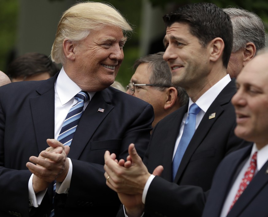 6 Gründe, warum die Republikaner Trump
(noch) nicht fallen lassen