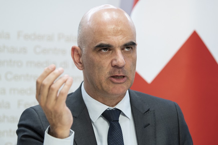 Bundesrat Alain Berset spricht an einem Point de Presse ueber das weitere Vorgehen zur Bekaempfung der Covid-19 Pandemie, am Montag, 29. Juni 2020, in Bern. Berset traf sich heute Nachmittag mit Kanto ...