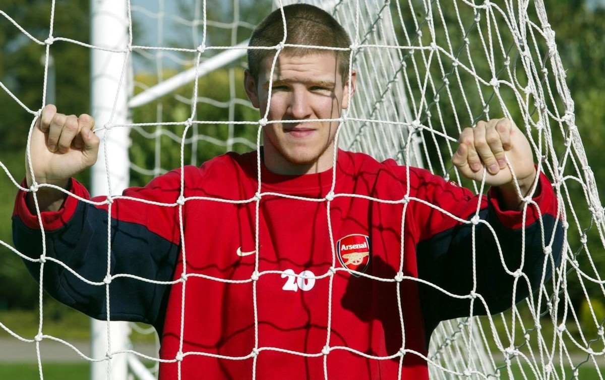 Arsenal soccer player Philippe Senderos at Arsenal's training ground 29 September 2003. (KEYSTONE/EPA/GERRY PENNY)
