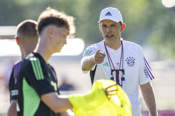 15.07.2023, Bayern, Rottach-Egern: Fu�ball: Bundesliga, Beginn Trainingslager des FC Bayern M�nchen: M�nchens Trainer Thomas Tuchel gibt Anweisungen. Foto: David Inderlied/dpa +++ dpa-Bildfunk +++