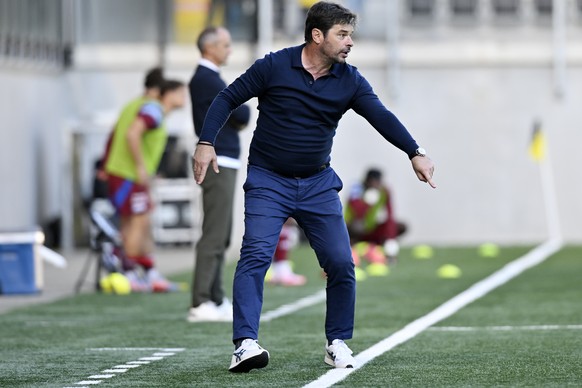 ARCHIVBILD ZUM TRAINERWECHSEL BEIM FC SCHAFFHAUSEN --- Schaffhausens Trainer Ciriaco Sforza beim Fussball-Cupspiel FC Schaffhausen gegen Servette FC in der FCS Arena in Schaffhausen am Sonntag, 15. Se ...
