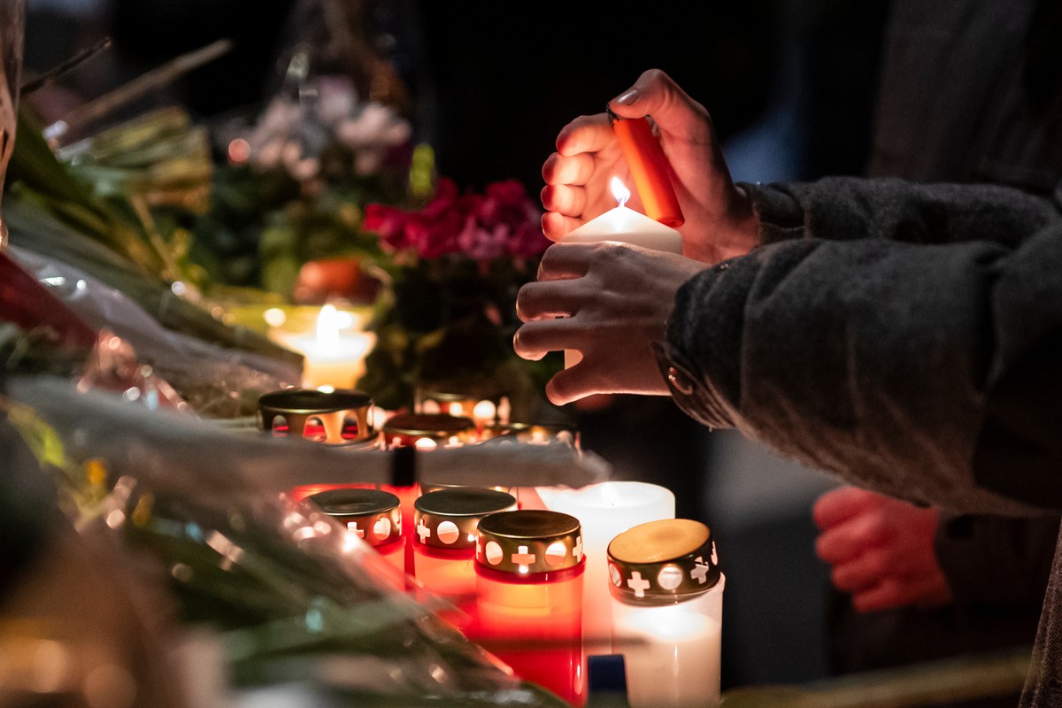 KMourners gather to lay down flowers and light candles to remember the victims of the fire at the "Le Constellation" bar and lounge leaving people dead and injured, during New Year's ce ...