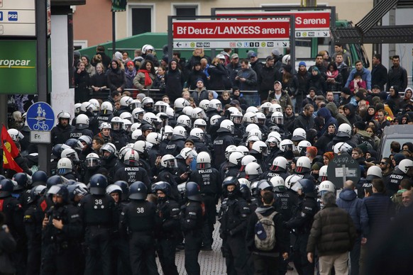 Die Polizei war mit einem Grossaufgebot vor Ort.