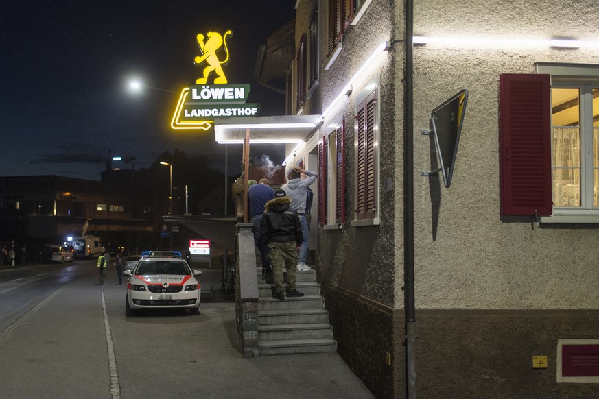 Das Restaurant Loewen in Kaltbrunn, in dem die Pnos (Partei national orientierter Schweizer) die Gruendung von fuenf Pnos-Sektionen feiert, am Samstag, 22. Oktober 2016. (KEYSTONE/Benjamin Manser)