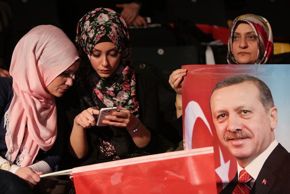 Deutsch-türkische Anhänger von Präsident Erdogan im Februar 2014 in Berlin.