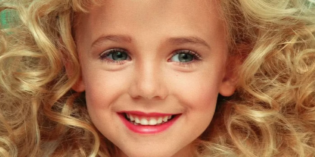 La petite fille sauvagement assassinée, JonBénet, avait 6 ans. Netflix lui consacre une série documentaire de 3 heures.