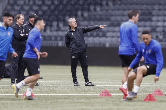 Basels Trainer Marcel Koller gibt Anweisungen waehrend einem Training, einen Tag vor dem Schweizer Fussball Cupfinalspiel gegen den FC Thun, am Samstag 18. Mai 2019, im Stade de Suisse in Bern. (KEYST ...