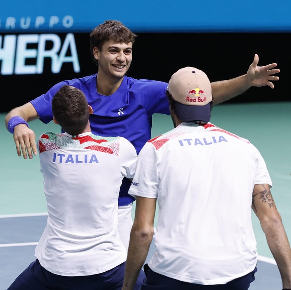 epa12544856 Italy&#039;s Flavio Cobolli celebrates after winning the last single tennis match against Spain&#039;s player Jaume Munar at the Davis Cup 2025 Final 8 at Fiere Exhibition Centre in Bologn ...