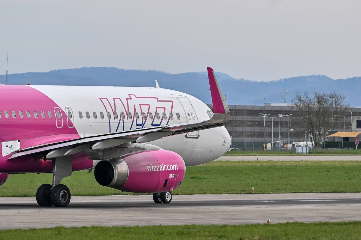 Saint-Louis FR, EuroAirport Basel-Mulhouse-Freiburg, Flugzeuge, 12.04.2025 Flugzeug der Airline Wizzair beim Start/Abflug vom Euroairport FR, EuroAirport Basel-Mulhouse-Freiburg, Flugzeuge, 12.04.2025 ...