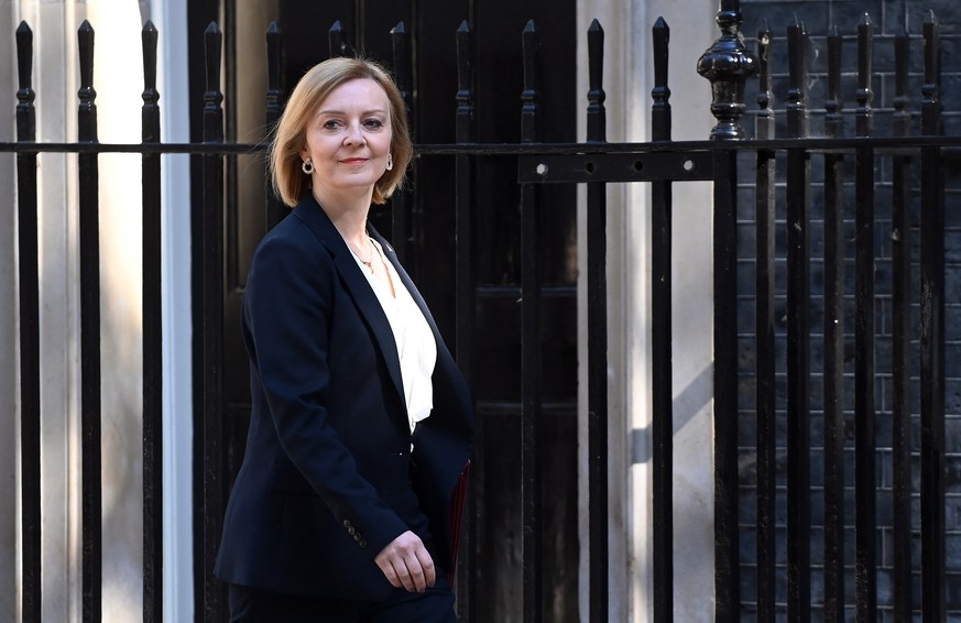 epa10012059 British Secretary of State for Foreign, Commonwealth and Development Affairs Liz Truss arrives for a Cabinet meeting at 10 Downing Street in London, Britain, 14 June 2022. EPA/ANDY RAIN
