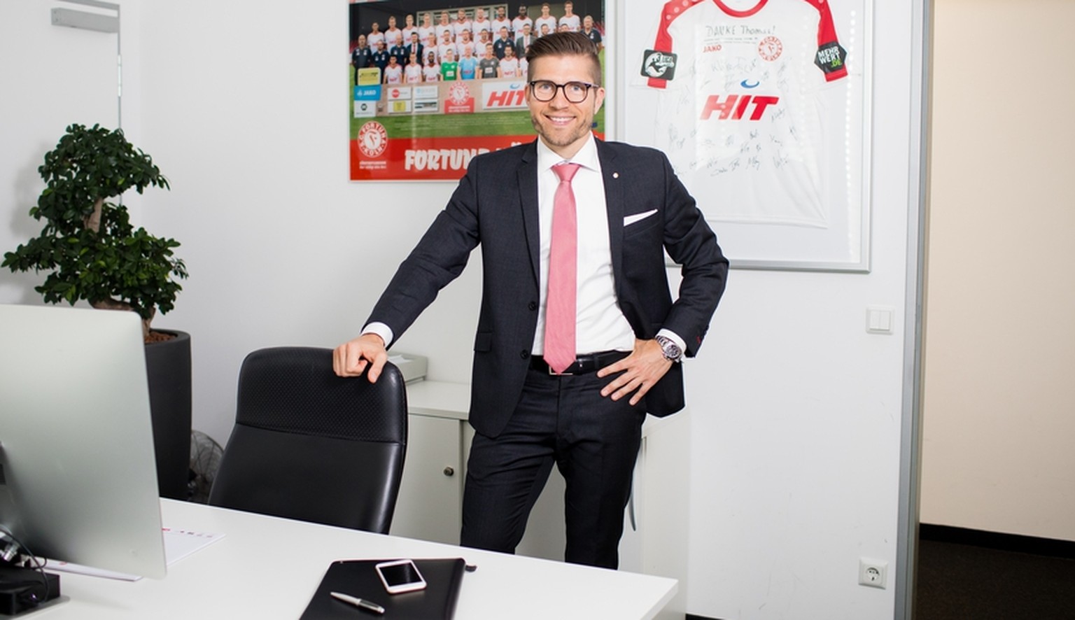 Thomas Olschewski berät Fussballprofis in Geldfragen. Er ist Mitglied im Vorstand von Fortuna Köln.