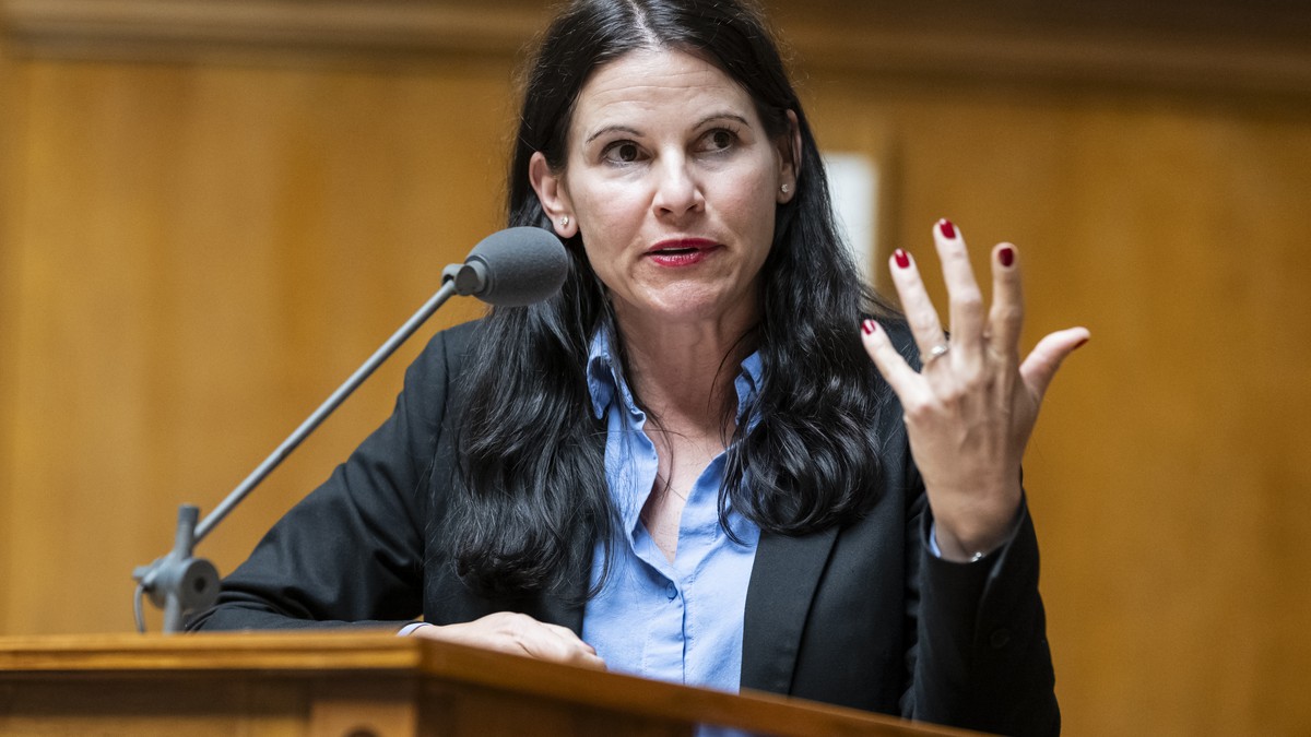 SVP-Nationalrätin Fehr Düsel darf Doktortitel trotz Plagiat 