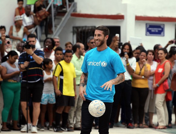 epa04803479 Spanish soccer player, defendor of Real Madrid and Goodwill Ambassador for UNICEF, Sergio Ramos, plays soccer with some young people in Havana, Cuba, 16 June 2015. Ramos is in Cuba visitin ...
