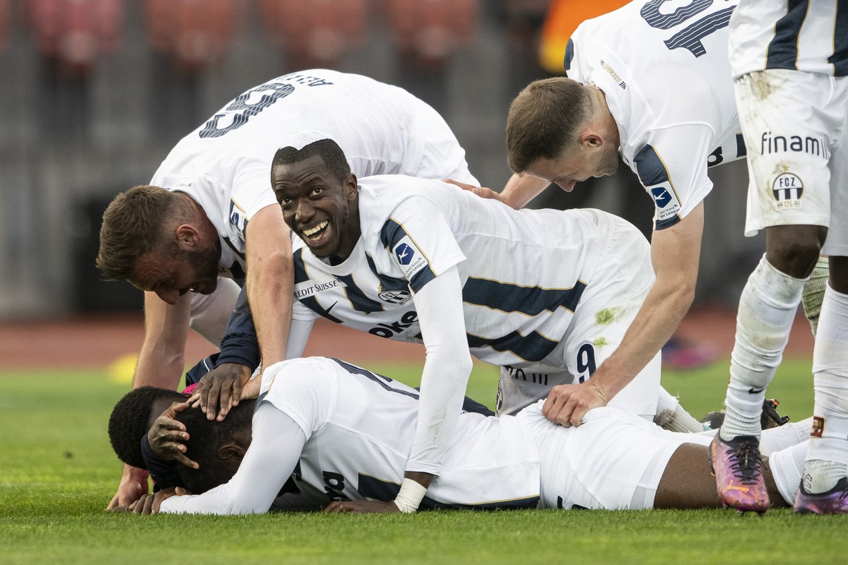 Zuerichs Assan Ceesay jubelt zum 2:0 Tor im Fussball Meisterschaftsspiel der Super League zwischen dem FC Zuerich und den BSC Young Boys im Letzigrund, am Samstag, 16. April 2022 in Zuerich. (KEYSTONE ...