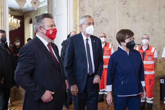 The Mayor of Vienna Michael Ludwig, left, next to Austrian President Alexander Van der Bellen and his wife Doris Schmidinger open the doors of the Vienna Imperial Palace on the national holiday for pe ...