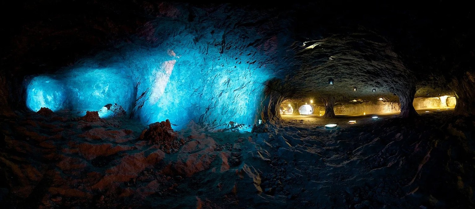 Die Salzminen von Bex VD.
https://commons.wikimedia.org/wiki/File:Mines_de_Sel,_Bex,_Switzerland.jpg