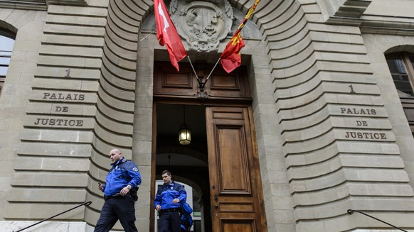 Police officers leave the Geneva&#039;s courthouse for the appeal of the trial of a former head of Guatemalan police Erwin Sperisen, in Geneva, Switzerland, Monday, May 4, 2015. A Swiss court has sent ...