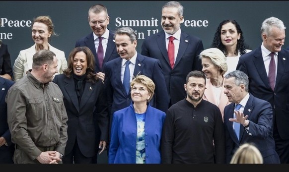 Das war der erste Tag der Ukraine-Konferenz\nDas muss ja sehr lustig gewesen sein.
Schön, dass sie so Spass hatten.
Selenskyj guckt nichts so amüsiert.