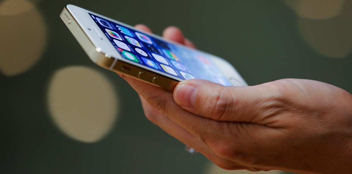 Das iPhone 5S mit hosentaschentauglicher Grösse und einer Bildschirmdiagonalen von lediglich 4 Zoll.