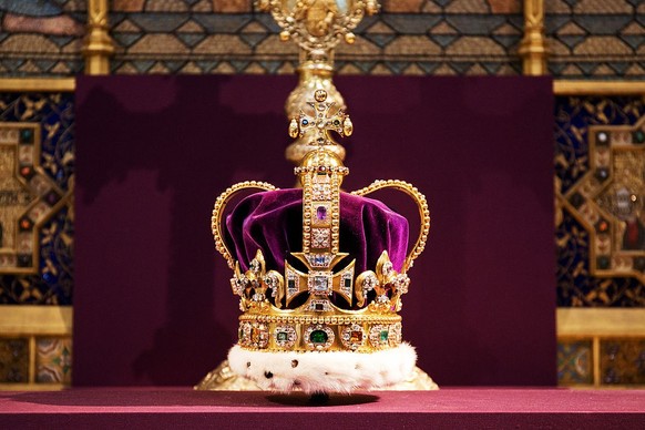LONDON, UNITED KINGDOM - JUNE 4: St Edward&#039;s Crown is pictured during a service to celebrate the 60th anniversary of the Coronation of Queen Elizabeth II at Westminster Abbey, on June 4, 2013 in  ...