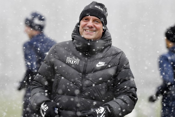 FCZ Trainer Andre Breitenreiter beim Trainingsauftakt des FC Zuerich auf der Zuercher Allmend am Freitag, 7. Januar 2022. (KEYSTONE/Walter Bieri)